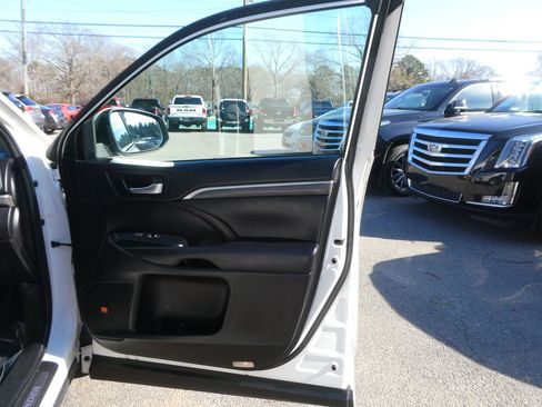 Used 2018 Toyota Highlander Limited image 27