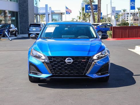 Used 2025 Nissan Altima 2.5 SR w/ SR Premium Package FWD image 2