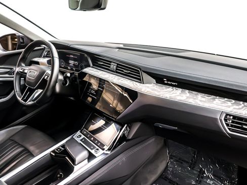 Used 2022 Audi e-tron Premium w/ Convenience Plus Package image 17