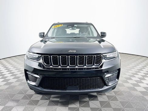 Certified 2023 Jeep Grand Cherokee Laredo w/ Luxury Tech Group I image 4