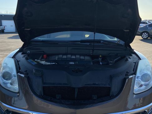 Used 2010 Buick Enclave CXL image 18