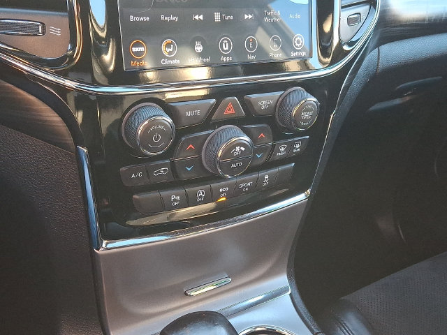 Used 2020 Jeep Grand Cherokee Altitude AWD/4WD image 18