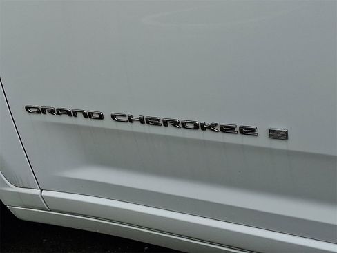 New 2025 Jeep Grand Cherokee L Overland w/ Advanced Protech Group III image 13