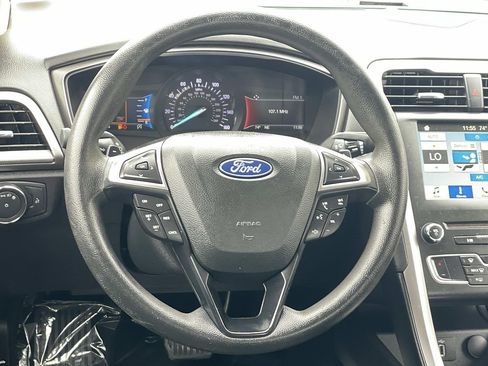 Used 2018 Ford Fusion SE w/ Fusion SE Technology Package FWD image 7