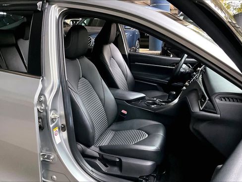 Used 2018 Toyota Camry SE image 8