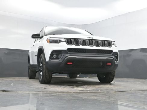 Used 2025 Jeep Compass Trailhawk AWD/4WD image 35