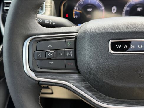 Used 2024 Jeep Wagoneer Series III w/ Premium Group I AWD/4WD image 22