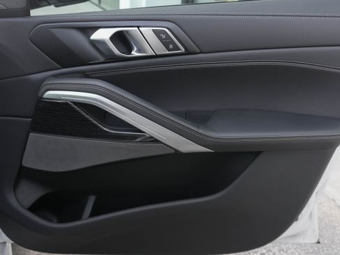 Certified 2025 BMW X6 xDrive40i w/ Climate Comfort Package image 30