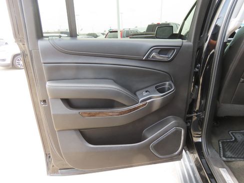 Used 2016 Chevrolet Suburban LT RWD image 20