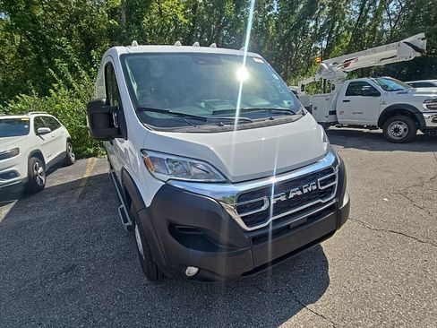 Used 2025 RAM ProMaster 2500 w/ U-Haul Equipment Group FWD image 11