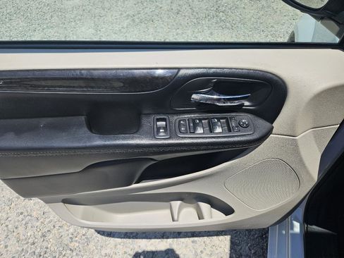 Used 2019 Dodge Grand Caravan SE FWD image 13