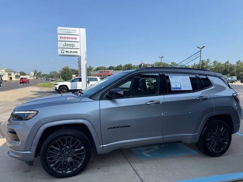Used 2023 Jeep Compass High Altitude AWD/4WD image 3