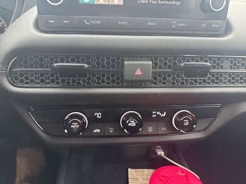 Used 2024 Honda HR-V LX image 12