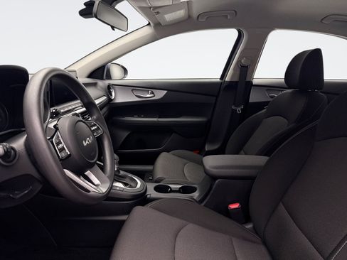 Used 2024 Kia Forte LXS w/ LXS Technology Package FWD image 9