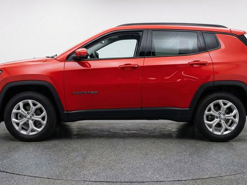 Used 2025 Jeep Compass Latitude image 5