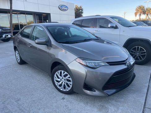 Used 2017 Toyota Corolla LE image 1