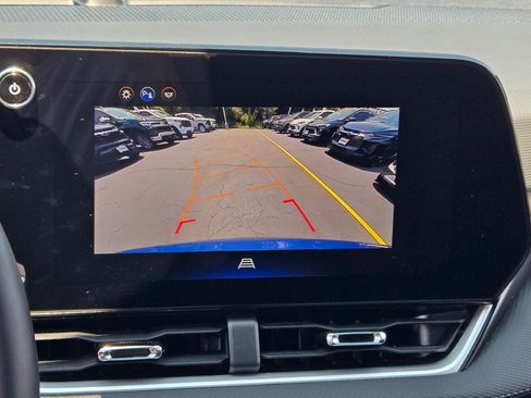 Used 2025 Chevrolet Equinox LT FWD image 24
