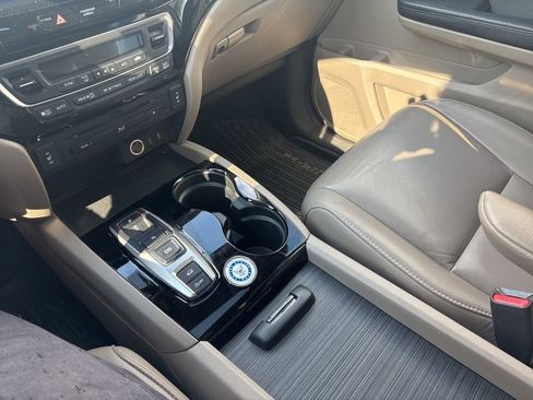 Used 2016 Honda Pilot Touring image 24