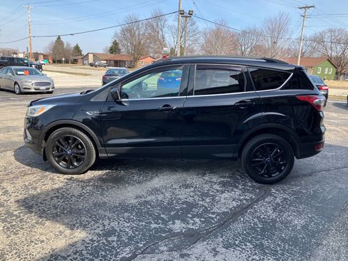 Used 2017 Ford Escape SE w/ Equipment Group 201A image 6