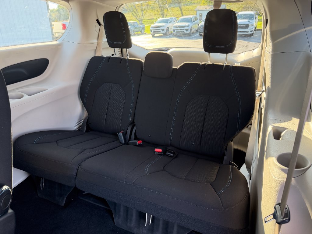 Used 2021 Chrysler Pacifica Touring AWD/4WD image 36