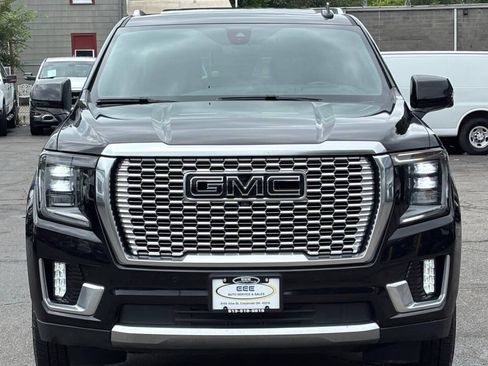 Used 2021 GMC Yukon XL Denali w/ Denali Premium Package AWD/4WD image 3