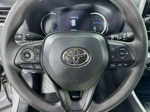 Used 2025 Toyota RAV4 XLE AWD/4WD image 18