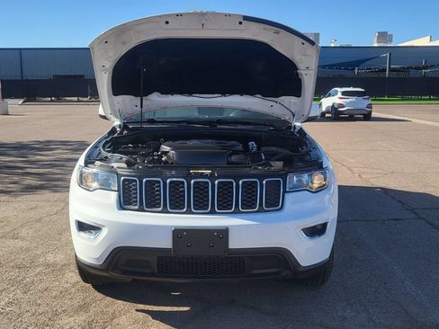 Used 2018 Jeep Grand Cherokee Laredo AWD/4WD image 36