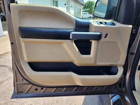 Used 2019 Ford F150 XLT w/ Equipment Group 302A Luxury AWD/4WD image 16