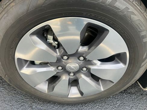 Used 2018 Chrysler Pacifica Limited w/ Advanced Safetytec Group FWD image 6