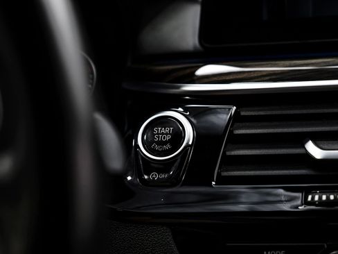 Used 2018 BMW 540i w/ M Sport Package image 26