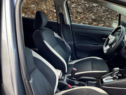 Used 2021 Nissan Versa SV image 7