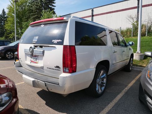Used 2011 Cadillac Escalade ESV Platinum AWD/4WD image 8