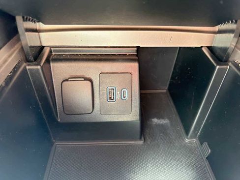 Used 2020 Ford Explorer XLT w/ Equipment Group 202A image 24