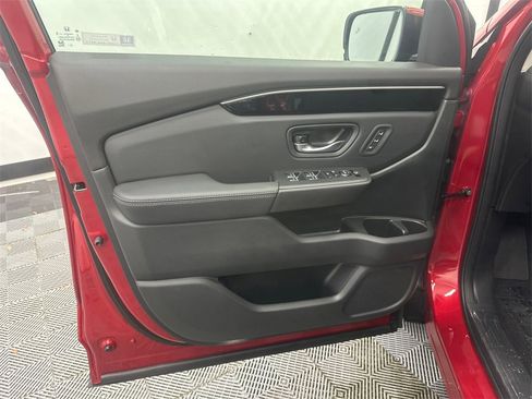New 2025 Honda Pilot Touring image 11