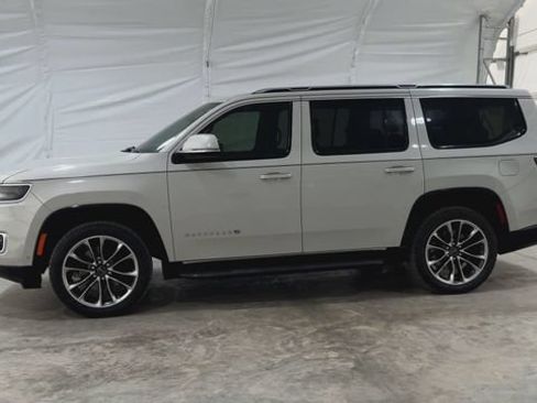 Used 2022 Jeep Wagoneer Series II w/ Premium Group I AWD/4WD image 9