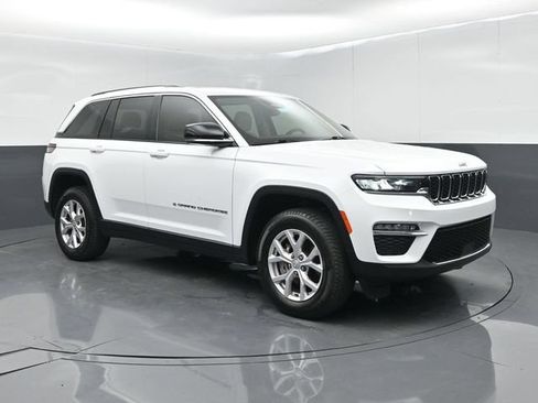 Used 2022 Jeep Grand Cherokee Limited AWD/4WD image 2