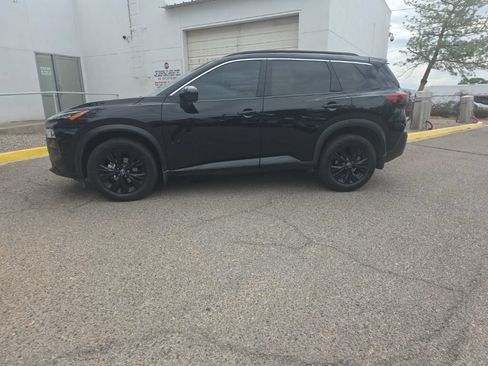 Used 2023 Nissan Rogue SV w/ SV Premium B Package AWD/4WD image 2