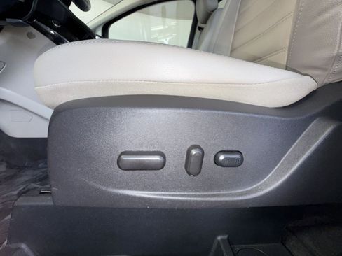 Used 2018 Ford C-MAX Titanium w/ Equipment Group 301A FWD image 14