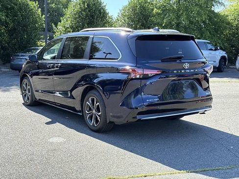 Used 2026 Toyota Sienna Platinum AWD/4WD image 4