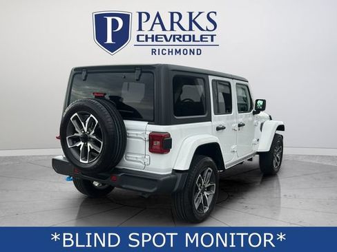 Used 2024 Jeep Wrangler Unlimited w/ Convenience Group AWD/4WD image 8