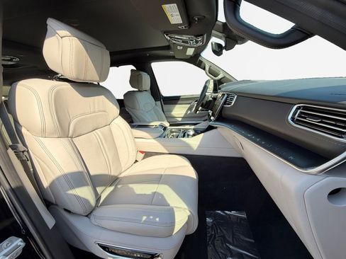 New 2026 Jeep Grand Wagoneer Summit AWD/4WD image 33