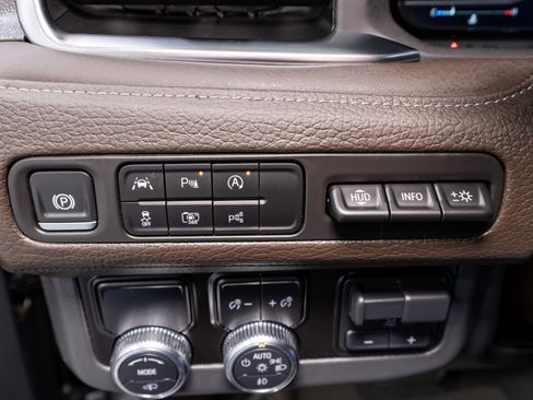 Used 2024 GMC Yukon Denali w/ Denali Reserve Package image 31