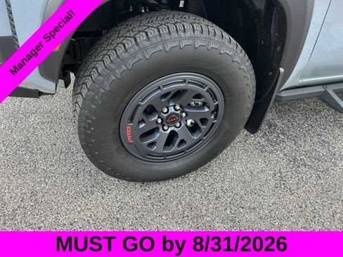 Used 2025 Nissan Frontier PRO-4X AWD/4WD image 10