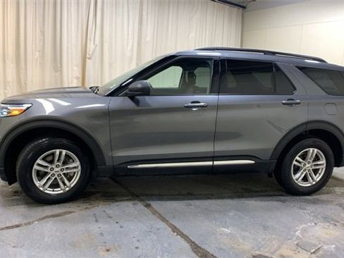 Certified 2022 Ford Explorer XLT w/ Equipment Group 202A image 6
