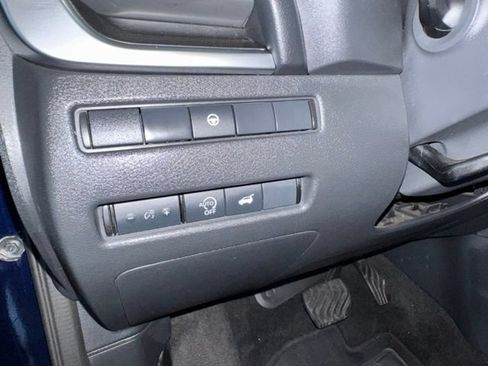 Used 2025 Nissan Rogue SV FWD image 21