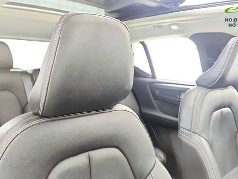 Used 2024 Volvo XC40 B5 Plus w/ Protection Package Premier AWD/4WD image 37
