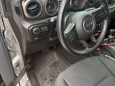 Used 2021 Jeep Gladiator Sport image 2