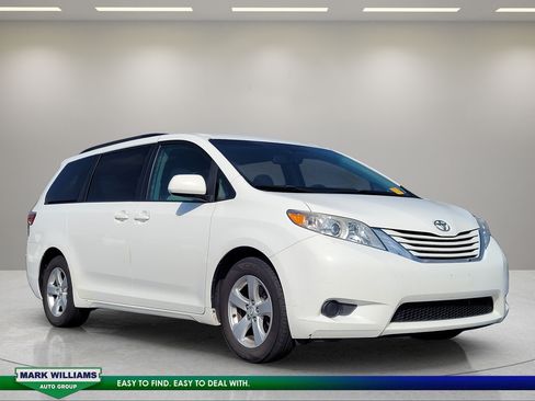 Used 2016 Toyota Sienna LE FWD image 1