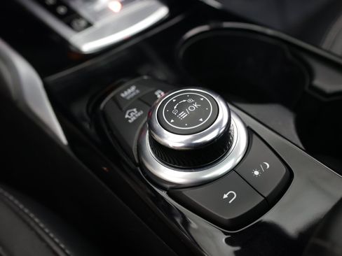Used 2018 INFINITI QX30 Premium w/ Navigation Package FWD image 22
