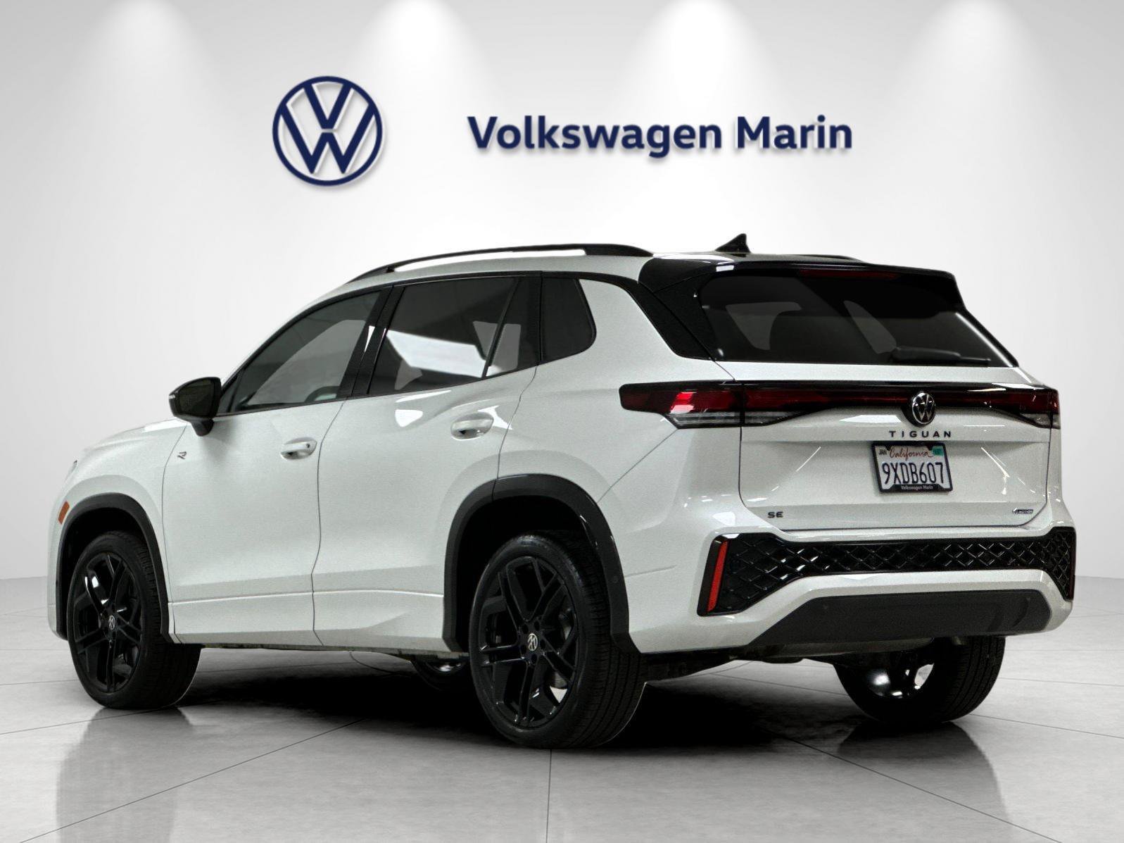 Used 2026 Volkswagen Tiguan SE R-Line AWD/4WD image 3